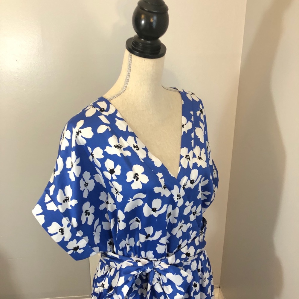 Who What Where Blue Floral Wrap Dress Size 2X